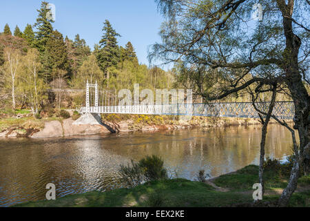 Cambus o ' Mai Hängebrücke über den Fluss Dee in Schottland. Stockfoto