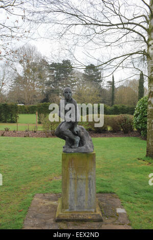 Skulpturen im Garten bei Anne Hathaway Cottage, die Ehefrau von William Shakespeare in Stratford-upon-Avon, England, UK Stockfoto