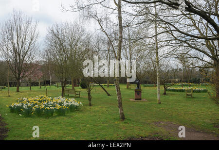 Skulpturen im Garten bei Anne Hathaway Cottage, die Ehefrau von William Shakespeare in Stratford-upon-Avon, England, UK Stockfoto