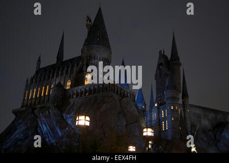 Osaka, Japan. 22. Januar 2015. Das Hogwarts-Schloss des Films "Harry Potter" bei Universal Studios Japan. Die universelle COOL JAPAN-Veranstaltung präsentiert Japans Top-Entertainment-Marken (EVANGELION: THE REAL 4D, Angriff auf Titan: THE REAL, BIOHAZARD: THE SCAPE und MONSTER HUNTER: THE REAL) auf die Welt und läuft vom 23. Januar bis 10. Mai 2015 bei Universal Studios Japan. Bildnachweis: Rodrigo Reyes Marin/AFLO/Alamy Live-Nachrichten Stockfoto