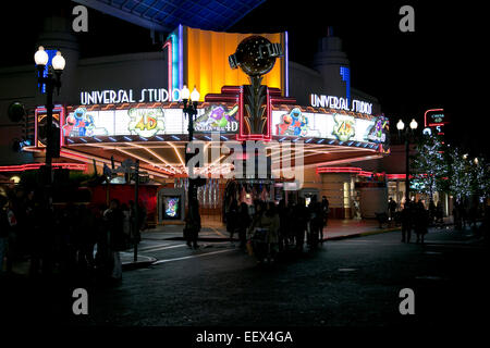 Osaka, Japan. 22. Januar 2015. Besucher genießen die neuen Attraktionen des "Universellen COOL JAPAN" bei Universal Studios Japan. Die universelle COOL JAPAN-Veranstaltung präsentiert Japans Top-Entertainment-Marken (EVANGELION: THE REAL 4D, Angriff auf Titan: THE REAL, BIOHAZARD: THE SCAPE und MONSTER HUNTER: THE REAL) auf die Welt und läuft vom 23. Januar bis 10. Mai 2015 bei Universal Studios Japan. Bildnachweis: Rodrigo Reyes Marin/AFLO/Alamy Live-Nachrichten Stockfoto