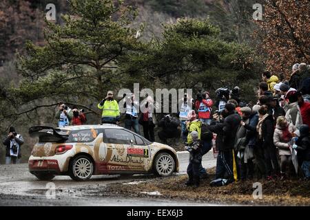 Monte Carlo, Monaco. 22. Januar 2015. WRC Rallye Monte Carlo, Stufe 1 auf einem verschneiten Kurs. Kris Meeke (IRL) / Paul Nagle (GB) - Citroen DS3 WRC Credit: Action Plus Sport Bilder/Alamy Live News Stockfoto