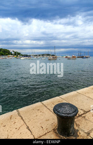 Yachten und Boote in Adria in der Nähe von Rovinj Stockfoto