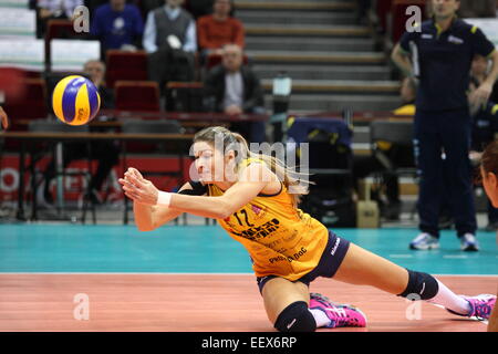 Sopot, Polen 22. Jan.  2015 CEV Volleyball Weltmeisterschaft 2015. PGE Atom Trefl Sopot Gesichter Prosecco Doc-Imoco Conegliano in der Challenge-Runde der Frauen 2015 CEV Volleyball Cup Ð. Martina Katic (12 in Aktion während des Spiels Stockfoto