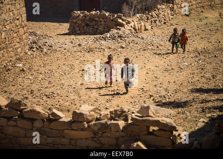 Die Menschen auf der Straße der Axum, Äthiopien, Afrika. Stockfoto