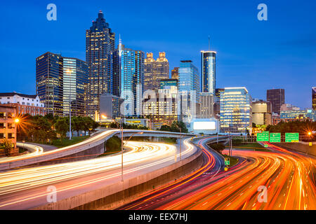 Atlanta, Georgia, USA Innenstadt Skyline über die Interstate. Stockfoto