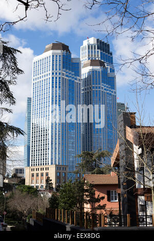 ISTANBUL, Türkei - 15. Januar 2015: Bank-Türme ist Aussicht, befindet sich im Stadtteil Levent. Stockfoto