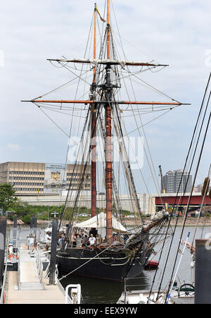 Amistad, ist während der Heimkehr-Zeremonie in New Haven Hafen angedockt. Das Boot wird im Long Island Sound für den Großteil der Stockfoto