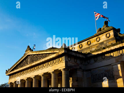 Portikus und Steinsäulen der Royal Scottish Academy auf The Mound Princes Street in Edinburgh Schottland UK erbaut 1822-6 Stockfoto