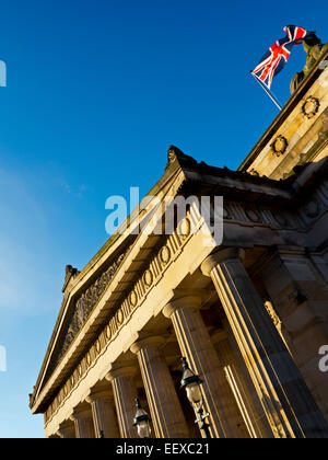 Portikus und Steinsäulen der Royal Scottish Academy auf The Mound Princes Street in Edinburgh Schottland UK erbaut 1822-6 Stockfoto