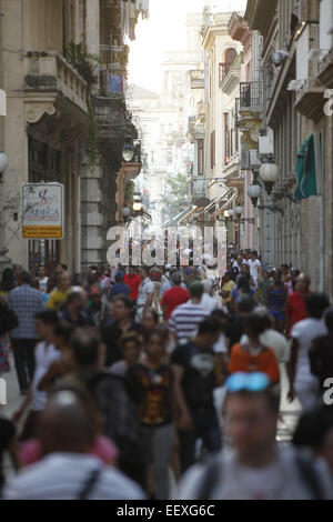 Havanna, Kuba. 20. Dezember 2014. Straßenszenen im Abschnitt Habana Vieja (Altstadt) von Havanna, Kuba. © Engel Chevrestt/ZUMA Draht/Alamy Live-Nachrichten Stockfoto