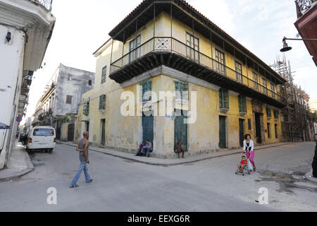 Havanna, Kuba. 20. Dezember 2014. Straßenszenen im Abschnitt Habana Vieja (Altstadt) von Havanna, Kuba. © Engel Chevrestt/ZUMA Draht/Alamy Live-Nachrichten Stockfoto