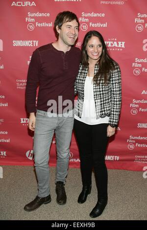 Park City, UT, USA. 22. Januar 2015. Mark Duplass (Executive Producer), Stephanie Langhoff (Produzent) bei Ankunft für die BRONZE-Premiere auf der 2015 Sundance Film Festival, Eccles Theater, Park City, UT 22. Januar 2015. Bildnachweis: James Atoa/Everett Collection/Alamy Live-Nachrichten Stockfoto