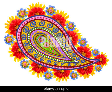 Buddhas Auge gemacht, Mandala - spirituelle und rituelle Symbol im Buddhismus von Sommerblumen. Isolierte abstrakte collage Stockfoto
