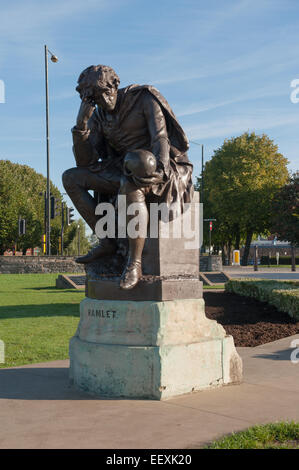 Sir Ronald Gower Denkmal für William Shakespeare, Bancroft Gärten am Fluss Avon in Stratford-upon-Avon, England, Vereinigtes Königreich Stockfoto