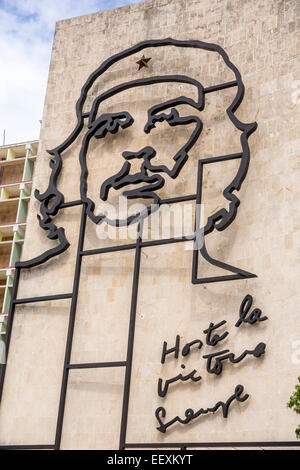 Ernesto Che Guevara als Kunstinstallation und Propaganda Kunstwerk an einer Hauswand am Platz der Revolution, Haus Wand von der Stockfoto