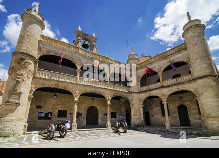 Fassade des the16th Jahrhundert Rathaus von Ciudad Rodrigo, Spanien Stockfoto