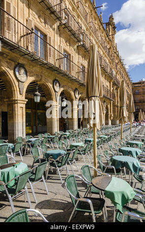 Cafe Tisch und Stühle im Barock Stil Plaza Mayor, Salamanca, Spanien Stockfoto