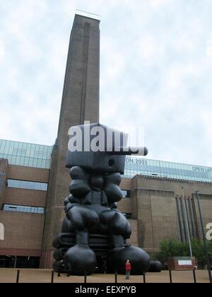 Blockhead Skulptur basierend auf Pinocchio Paul McCarthy in der Tate Modern Southbank Stockfoto