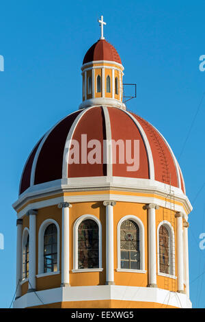 Kathedrale von Granada dome, erstmals 1583 erbauten & entlassen von Piraten viele Male im Herzen dieser historischen Stadt; Granada, Nicaragua Stockfoto