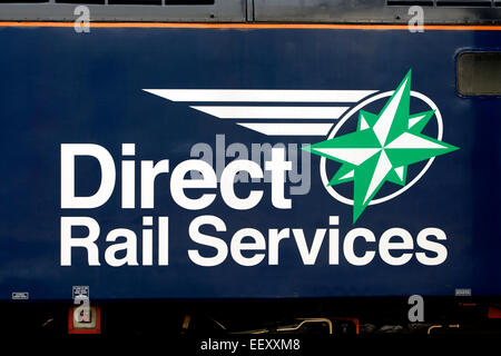 Detail der Direct Rail Services Klasse 57 "Kabel Diebe wir Sie sehen gerade" livrierter Diesellok. Stockfoto