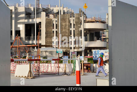 Doha, Katar. 20. Januar 2015. Der Chalifa International Stadium (im Bild während der Vorbereitungen für die FIFA WM 2022) in sportlichen komplexen Aspire Zone in Al Waab Bezirk von Doha, Katar, 20. Januar 2015. © Peter Havlik/CTK Foto/Alamy Live-Nachrichten Stockfoto