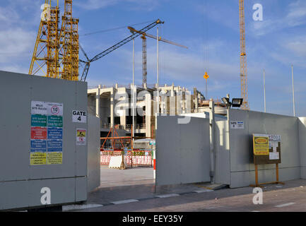 Doha, Katar. 20. Januar 2015. Der Chalifa International Stadium (im Bild während der Vorbereitungen für die FIFA WM 2022) in sportlichen komplexen Aspire Zone in Al Waab Bezirk von Doha, Katar, 20. Januar 2015. © Peter Havlik/CTK Foto/Alamy Live-Nachrichten Stockfoto