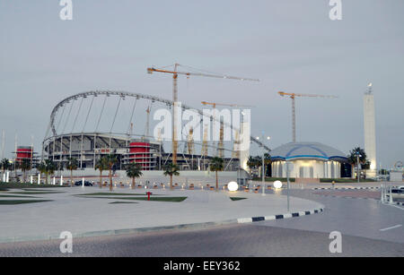 Doha, Katar. 20. Januar 2015. Der Chalifa International Stadium (im Bild während der Vorbereitungen für die FIFA WM 2022) in sportlichen komplexen Aspire Zone in Al Waab Bezirk von Doha, Katar, 20. Januar 2015. © Peter Havlik/CTK Foto/Alamy Live-Nachrichten Stockfoto