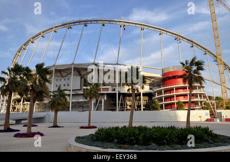 Doha, Katar. 20. Januar 2015. Der Chalifa International Stadium (im Bild während der Vorbereitungen für die FIFA WM 2022) in sportlichen komplexen Aspire Zone in Al Waab Bezirk von Doha, Katar, 20. Januar 2015. © Peter Havlik/CTK Foto/Alamy Live-Nachrichten Stockfoto