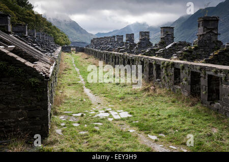 Anglesey barracks in Dinorwig Steinbruch. Stimmungsvolle Aufnahme dieser Schiefer gebaut Ruinen, die einst für Gehäuse Arbeiter an die Schiefer-Steinbrüche. Stockfoto