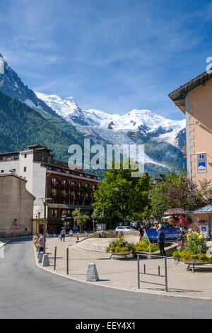 Mont Blanc vom Zentrum von Chamonix, Französische Alpen, Frankreich Stockfoto