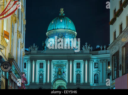 Hofburg Palast in der Nacht am Kohlmarkt in Wien, Österreich Stockfoto