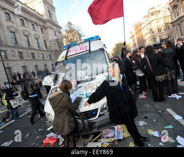 Studenten-Demos gegen Govt schneidet und Gebühren @ Trafalgar Square und Whitehall auffüllen. Stockfoto