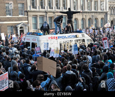 Studenten-Demos gegen Govt schneidet und Gebühren @ Trafalgar Square und Whitehall auffüllen. Stockfoto