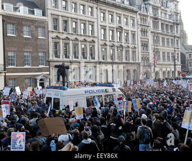 Studenten-Demos gegen Govt schneidet und Gebühren @ Trafalgar Square und Whitehall auffüllen. Stockfoto