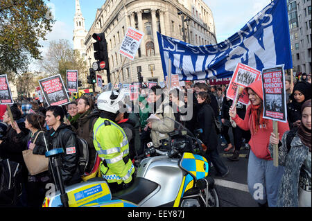 Studenten-Demos gegen Govt schneidet und Gebühren @ Trafalgar Square und Whitehall auffüllen. Stockfoto