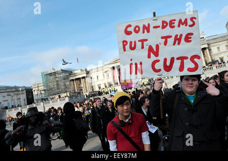 Studenten-Demos gegen Govt schneidet und Gebühren @ Trafalgar Square und Whitehall auffüllen. Stockfoto