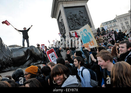 Studenten-Demos gegen Govt schneidet und Gebühren @ Trafalgar Square und Whitehall auffüllen. Stockfoto