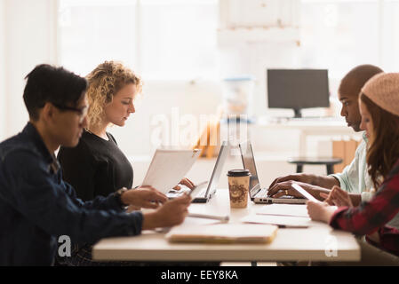 Freunde, die Business-Meeting im Büro Stockfoto