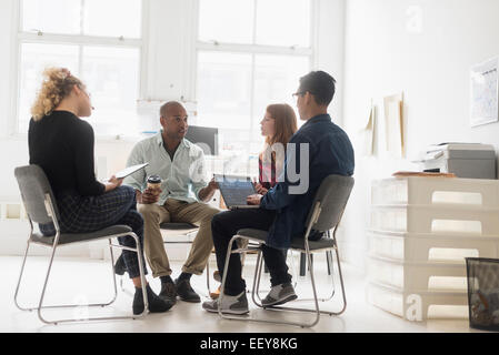 Freunde, die Business-Meeting im Büro Stockfoto