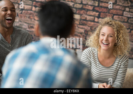 Freunde, die zusammen lachen Stockfoto