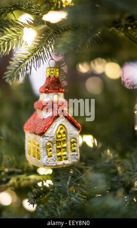 Nahaufnahme von Christbaumschmuck Christbaum hängen Stockfoto