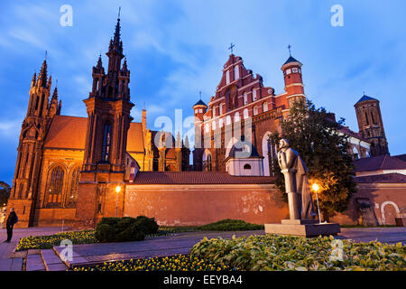 Litauen, Vilnius, St. Anna und St. Bernhardiner Kirchen vor Abendhimmel Stockfoto