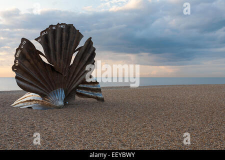 Muschel-Skulptur am Auldeburgh Strand, Suffolk, England, UK Stockfoto