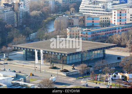 Mies van der Rohe's Neue Nationalgalerie in Berlin, Deutschland im Dezember 2013. Stockfoto