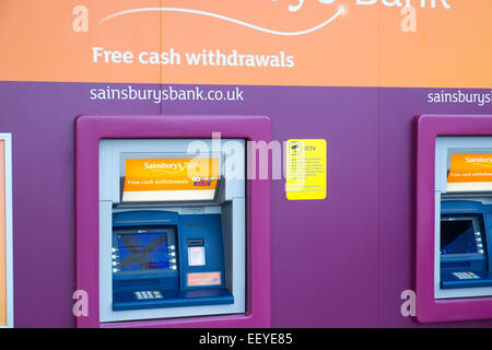 Sainsbury Cashpoint Bankomat in seinen Shop Matlock, Derbyshire, england Stockfoto