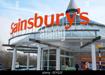 Sainsbury's Supermarkt Schildladen in Matlock, Derbyshire, England, Großbritannien Stockfoto