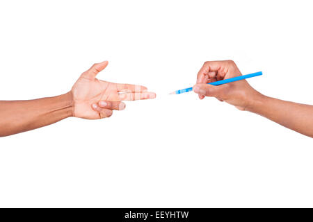 Isolierte afrikanischer hand die Waffe Geste, eine Hand mit einem Stift Stockfoto