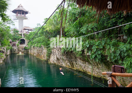 Zip-Lining, Explor, Riviera Maya, Yucatan, Mexiko. Stockfoto