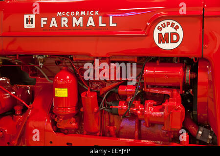 Nahaufnahme von einem McCormick Farmall Super MD Traktor Motor Stockfoto